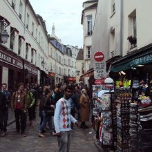 歩く人はここから更にきつい坂道を登ります。