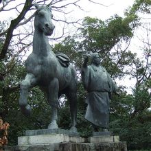 山内一豊の妻・千代（見性院）の銅像