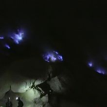 イジェン火口のブルーファイヤー／青い炎