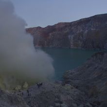 左の煙箇所がブルーファイヤーの位置