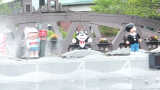 朝９時から夜７時（夏季は夜９時）まで、１時間ごと（土日祝は３０分ごと）にからくりが動きます