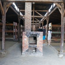 男性棟のバラック内部