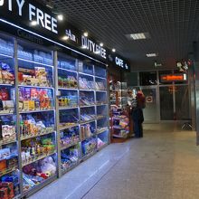 セキュリティエリアにも売店有