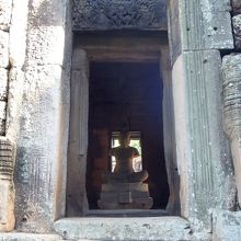 プラン・ブラマタット内の仏像