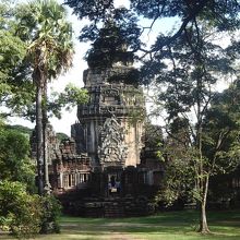 北の東門から見た祠堂