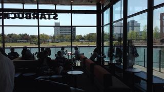 オシャレなスタバ