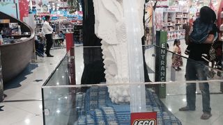 巨大ショッピングモール