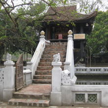 この裏側に廻ってみるとよい