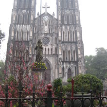 高さ22メートルの尖塔