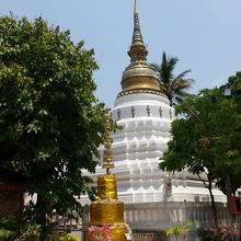 シンプルな仏塔