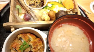 上品な雰囲気のしゃぶしゃぶ屋さん