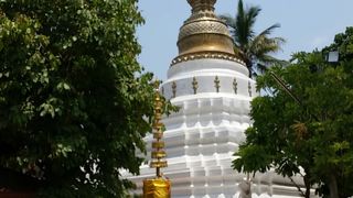 旧市街の小さな寺院