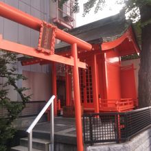 新富町駅から徒歩3分程度