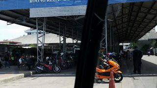 バス移動の際のパタヤ玄関口