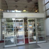 バスを降りてちょっと戻って、交差点からすぐ！