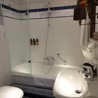 バスルームです。アメニティはロクシタンでした。