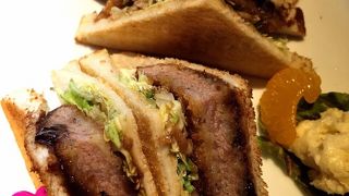 こじんまりとしたカフェ