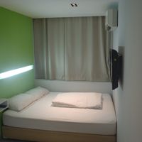 ダブルベッドは狭いです