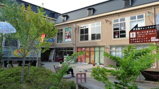 飲食店が充実の広場