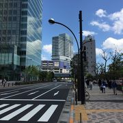 旧芝離宮恩賜庭園前の道