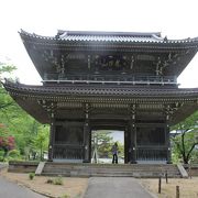 上杉謙信公ゆかりのお寺でお墓もある