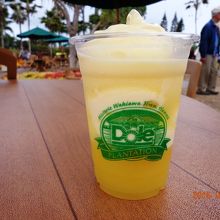 パイナップルフロート＄6.50　美味しいです