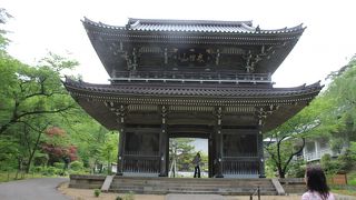 上杉謙信公ゆかりのお寺でお墓もある