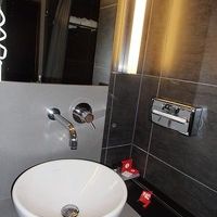 シャワーは可動式です