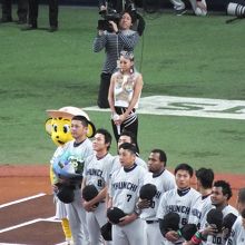 倖田來未　国歌斉唱