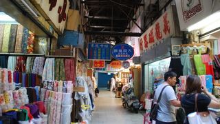 食べ物のお店も多い