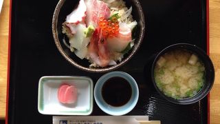 昼食の海鮮丼