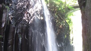 滝の流れが美しい絶景！