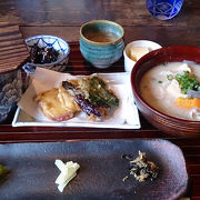 酒蔵を改造したおしゃれなカフェあり