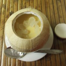 ココナッツプリン（24時間営業のデザート屋さんにて）
