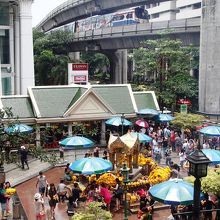 ブリッジの上から撮影すると、全景が見渡せる