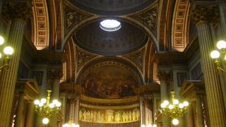 ギリシャ神殿風の教会