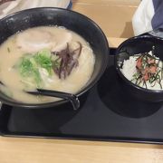 博多駅のラーメン屋さんです。