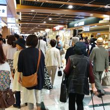 ポルタ地下街の飲食店街にて