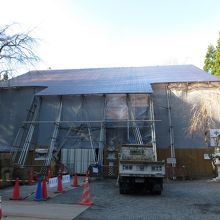 改修工事中の本堂