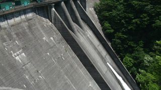 川治ダムとパイプで繋いで、水を最大限に活用