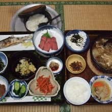 部屋食で「高房中納言鍋」「鹿刺し」「マスの塩焼き」等１０品