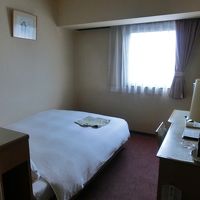 狭いです、これで12000円は高いと思います