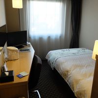 シングルは狭いですが、アメニティは品揃えよし。