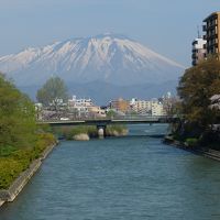 徒歩数分で、岩手山の眺めがいい北上川のほとりです。