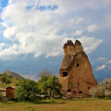 駐車場側から見た聖シメオンの修道院