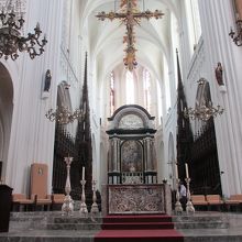 主祭壇　ルーベンスの「聖母被昇天」