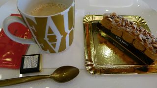 ケーキ、お惣菜、パン、飲み物などいろいろ