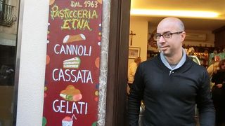 ツアー客全員に1つづつスイートの試食