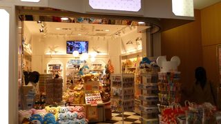 機内の抱きぬいぐるみに