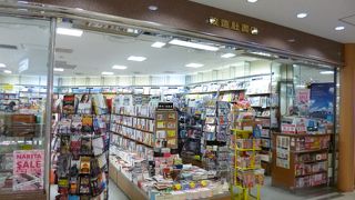 洋書や文房具もあります